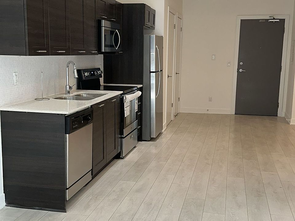 1st image of 169 Fort York Blvd #207