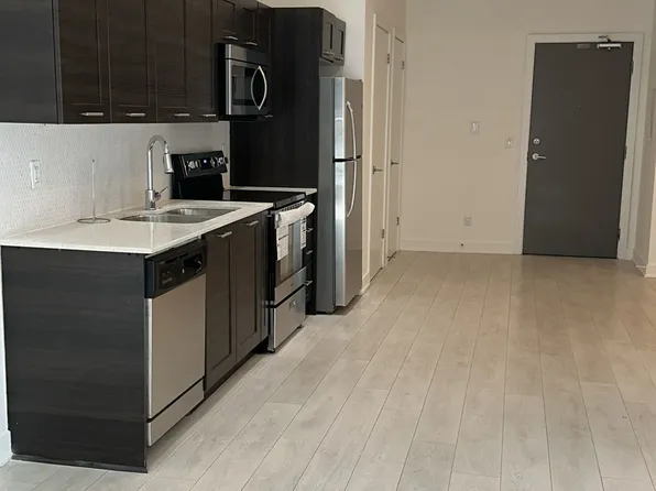 169 Fort York Blvd #207, Toronto, ON M5V 0C8