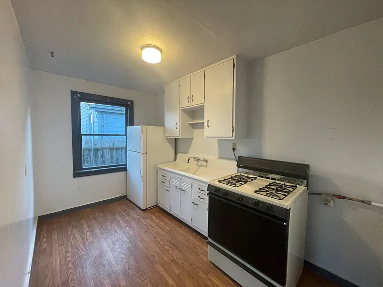 576 Main St — Photo 30