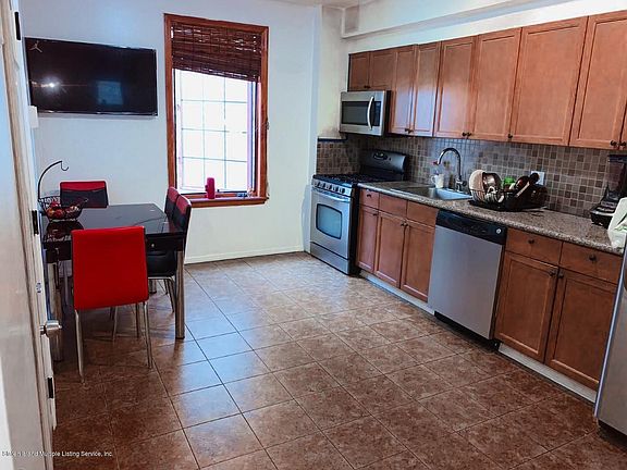 4th image of 2819 Snyder Ave