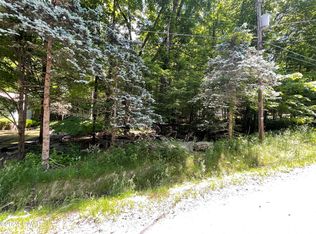 9 Maplewood Ct, Lake Ariel, PA 18436