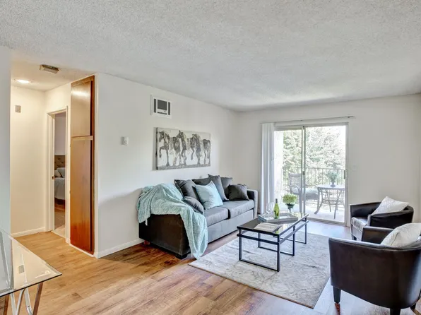 Del Mar Apartment Homes