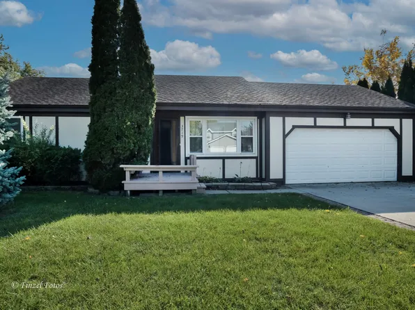 3719 W Prestwick St, McHenry, IL 60050