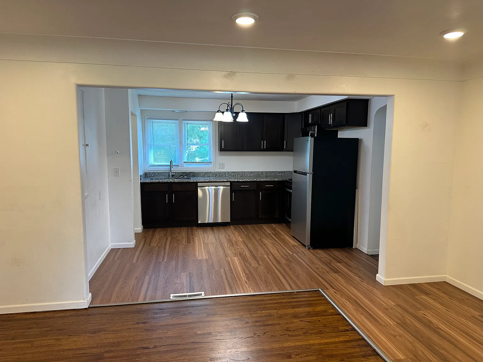 3 bed, 1800 sqft, $2,100 — Photo 3