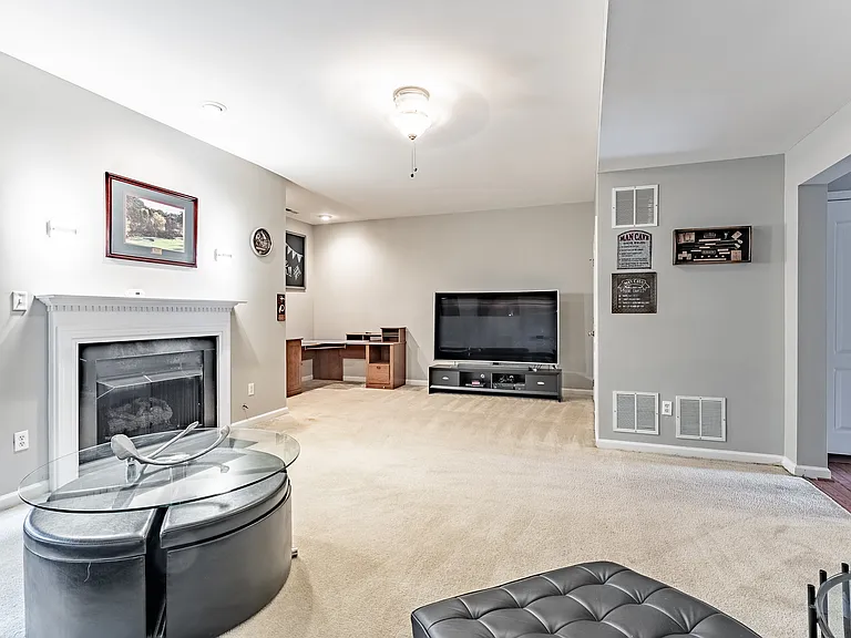 43738 Clemens Ter #1 — Photo 17