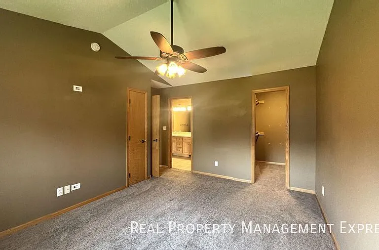 5208 S Birchwood Ave — Photo 9