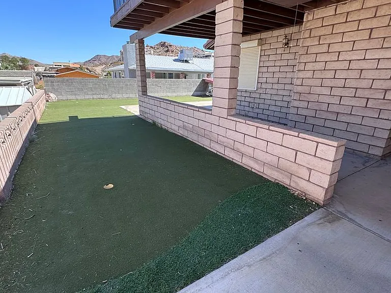 857 Robinson Ln — Photo 5