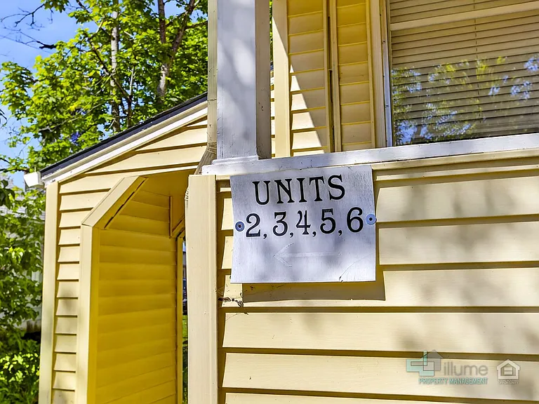 Charming Multi-Unit Living in Prime Northeast Salem Location — Photo 5