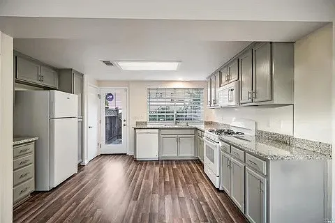 705 Daniels Ave — Photo 1