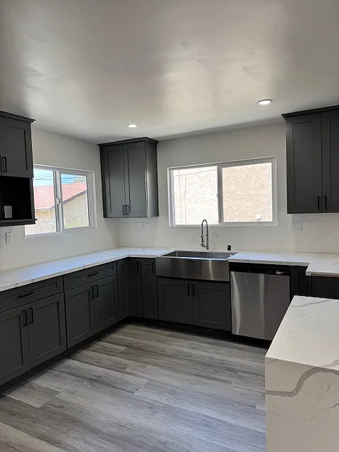 1434 E 7th St — Photo 2