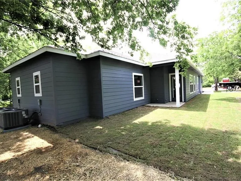 614 Railroad Ave #100 — Photo 12