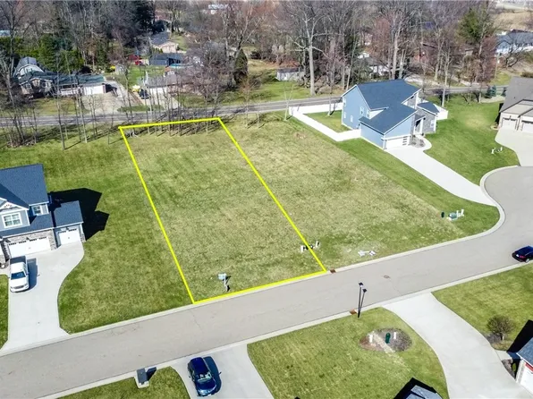 Shadow Ridge Cir NW, North Canton, OH 44720