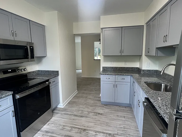 Shaker Heights Apartments — Photo 20