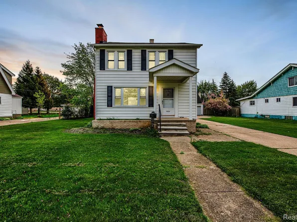 8426 McKinley Ave, Center Line, MI 48015
