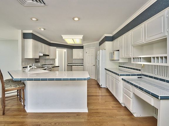 3rd image of 815 Mazatlan Dr