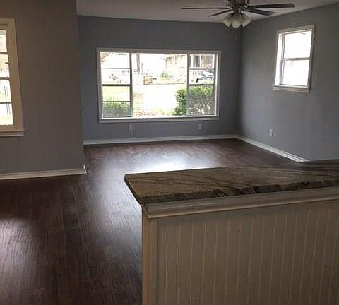 4th image of 104 W Park St