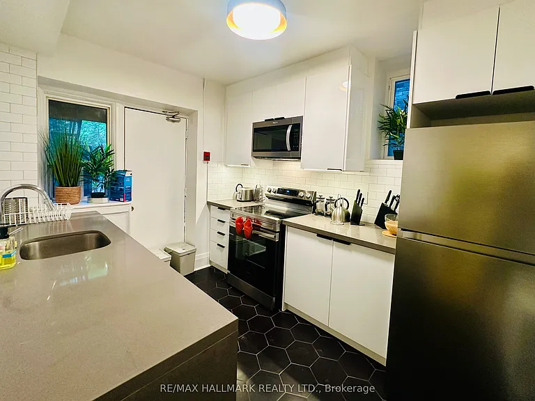 597 Saint Clair Ave W #8 — Photo 12
