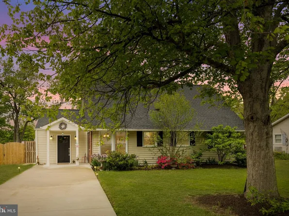 6004 Brookview Dr, Alexandria, VA 22310