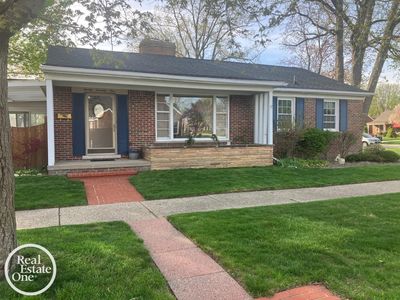 2071 Stanhope St, Grosse Pointe Woods, MI, 48236