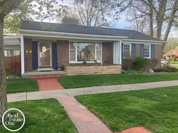2071 Stanhope St, Grosse Pointe Woods, MI 48236