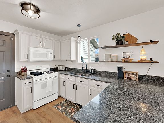 3rd image of 4610 N Kestrel Way