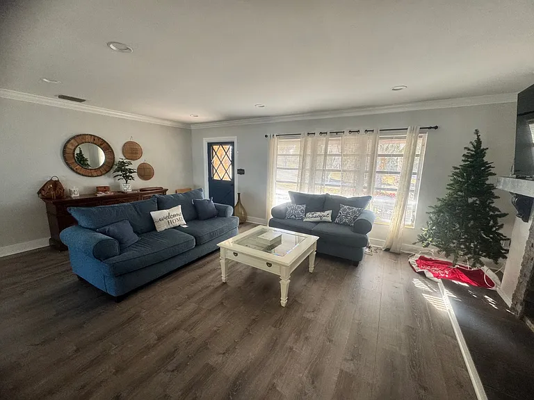 734 Memorial Dr — Photo 17