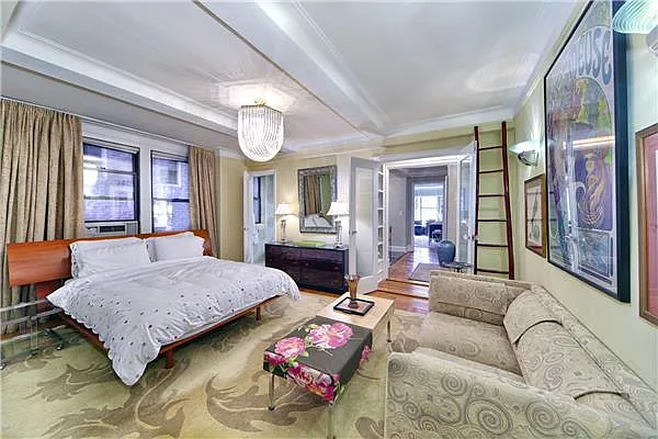 Sold by R New York | media 3