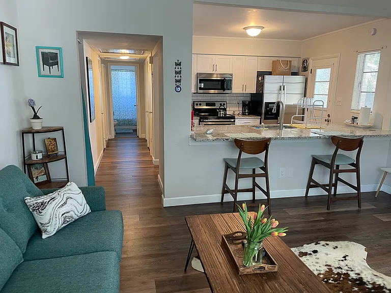 635 & 637 12th Ave N #635 — Photo 5