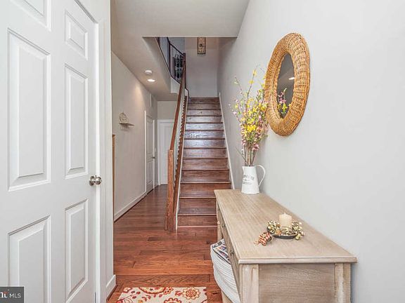 3rd image of 107 Woodstream Cir