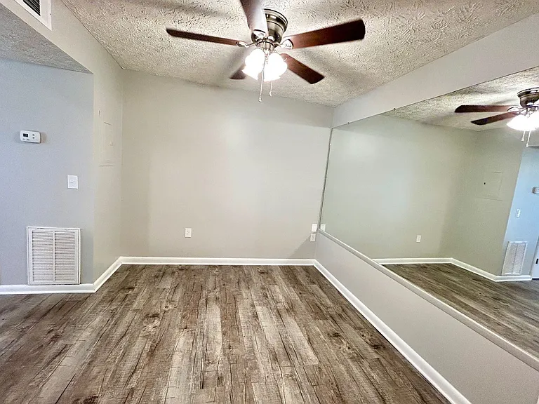 Lakeland Hills Apartment Homes — Photo 25