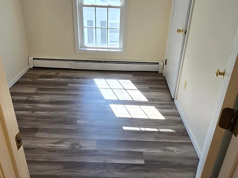 115 Ward Ave — Photo 3