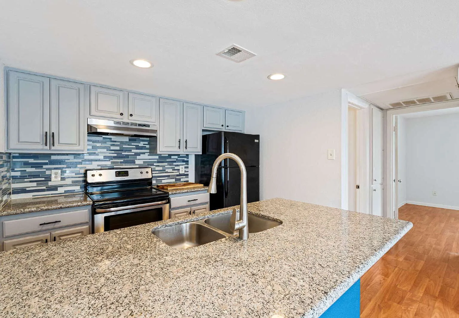1 bed, 1.0 bath, 661 sqft, $995 — Photo 1