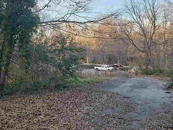 3rd image of 606 Charlevoix St