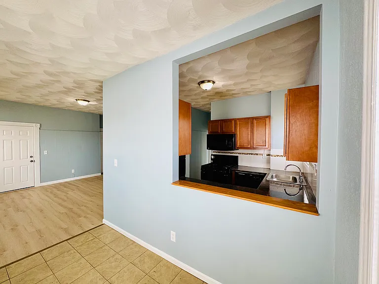 19 Spruce St #1R — Photo 6