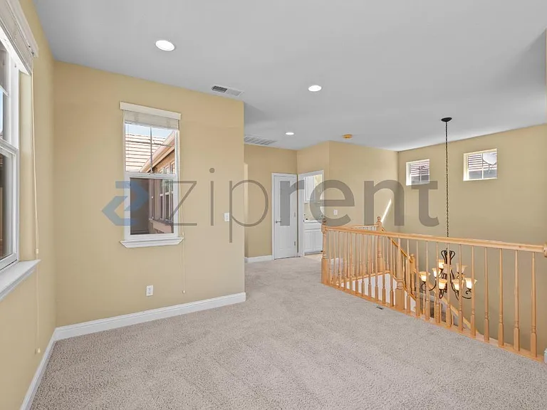 139 N Lafayette St — Photo 15