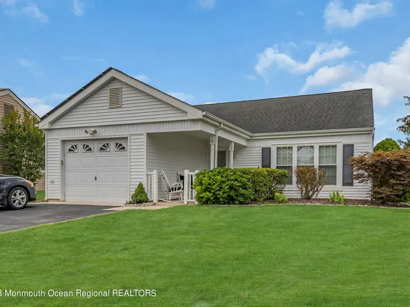 11 Weybridge Place, Manchester, NJ 08759