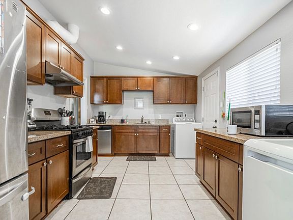 5th image of 7032 Newbury Ave
