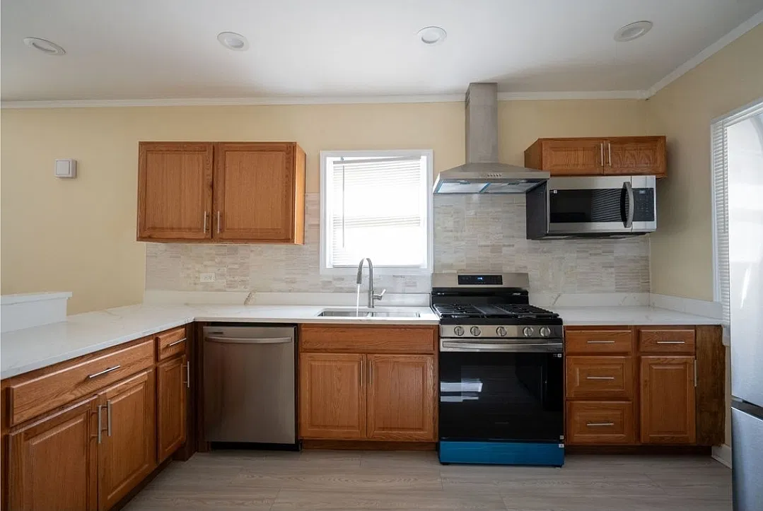 2 bed, 2.0 bath, 1924 sqft, $3,200 — Photo 3