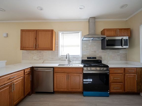 3rd image of 10046 S Perry Ave