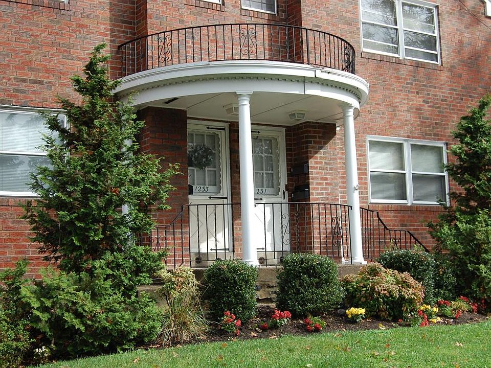 Front facing Drexel Avenue
