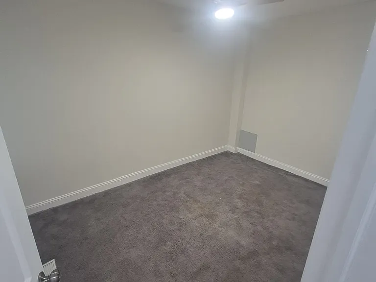 6010 N Lambert St — Photo 14