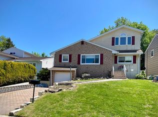 10 Veterans Ct, Wallington, NJ 07057