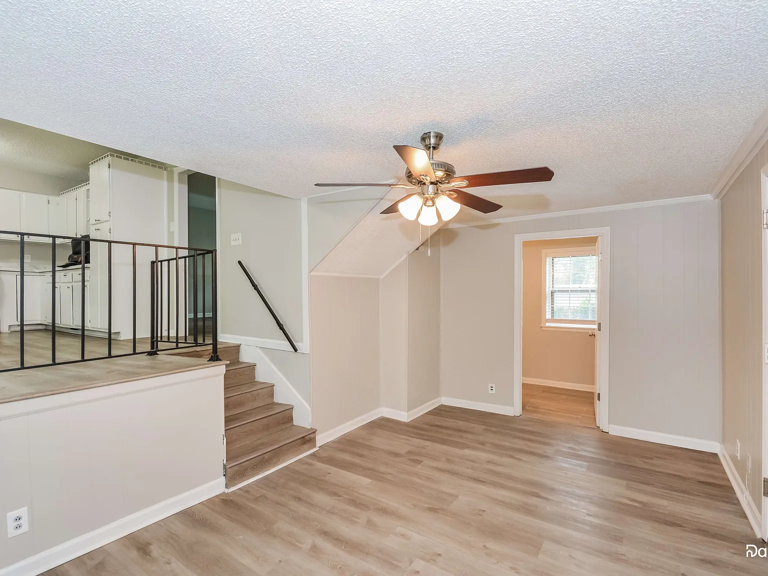 3 bed, 2.0 bath, 1354 sqft, $2,210 — Photo 3