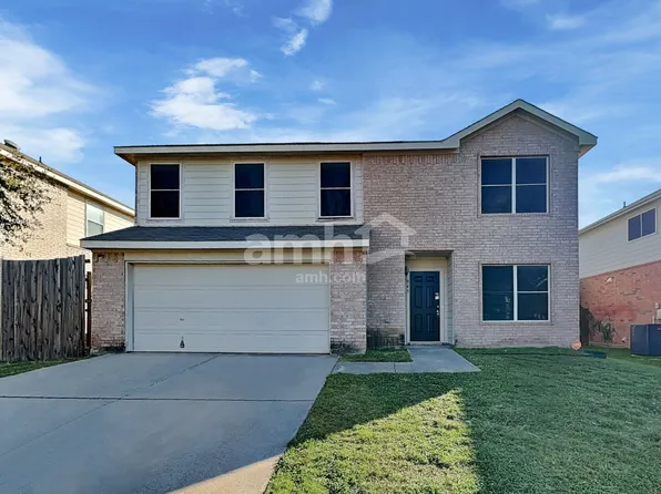 945 Canary Dr, Saginaw, TX 76131