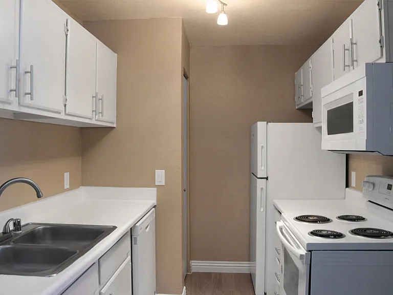 Mandalay Bay Apartments — Photo 8