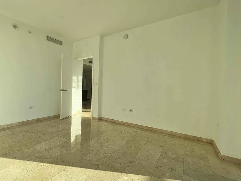 68 SE 6th St #8 — Photo 11
