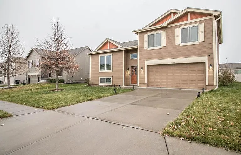 3 bed, 1858 sqft, $2,200 — Photo 2