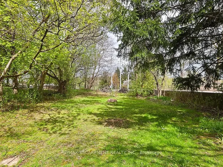 311 Queen St S — Photo 37
