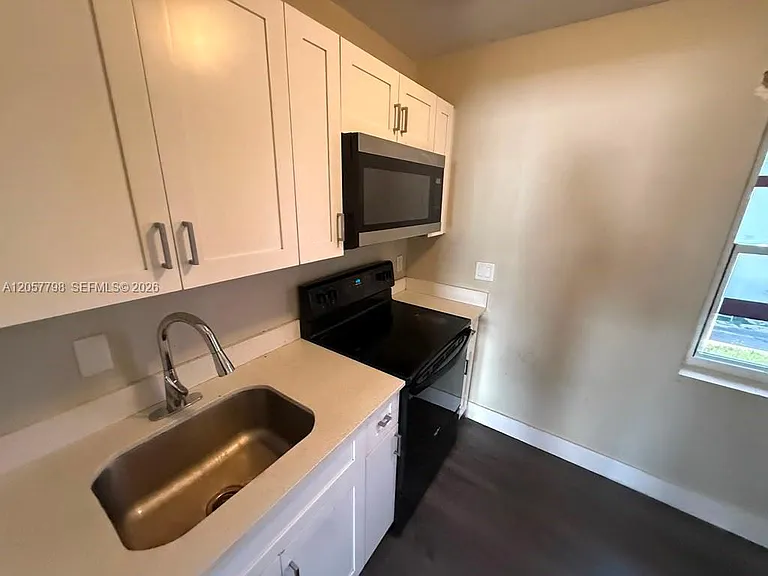 2140 NW 24th St #2 — Photo 2
