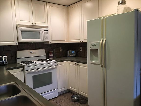 5th image of 107 Woodlily Pl